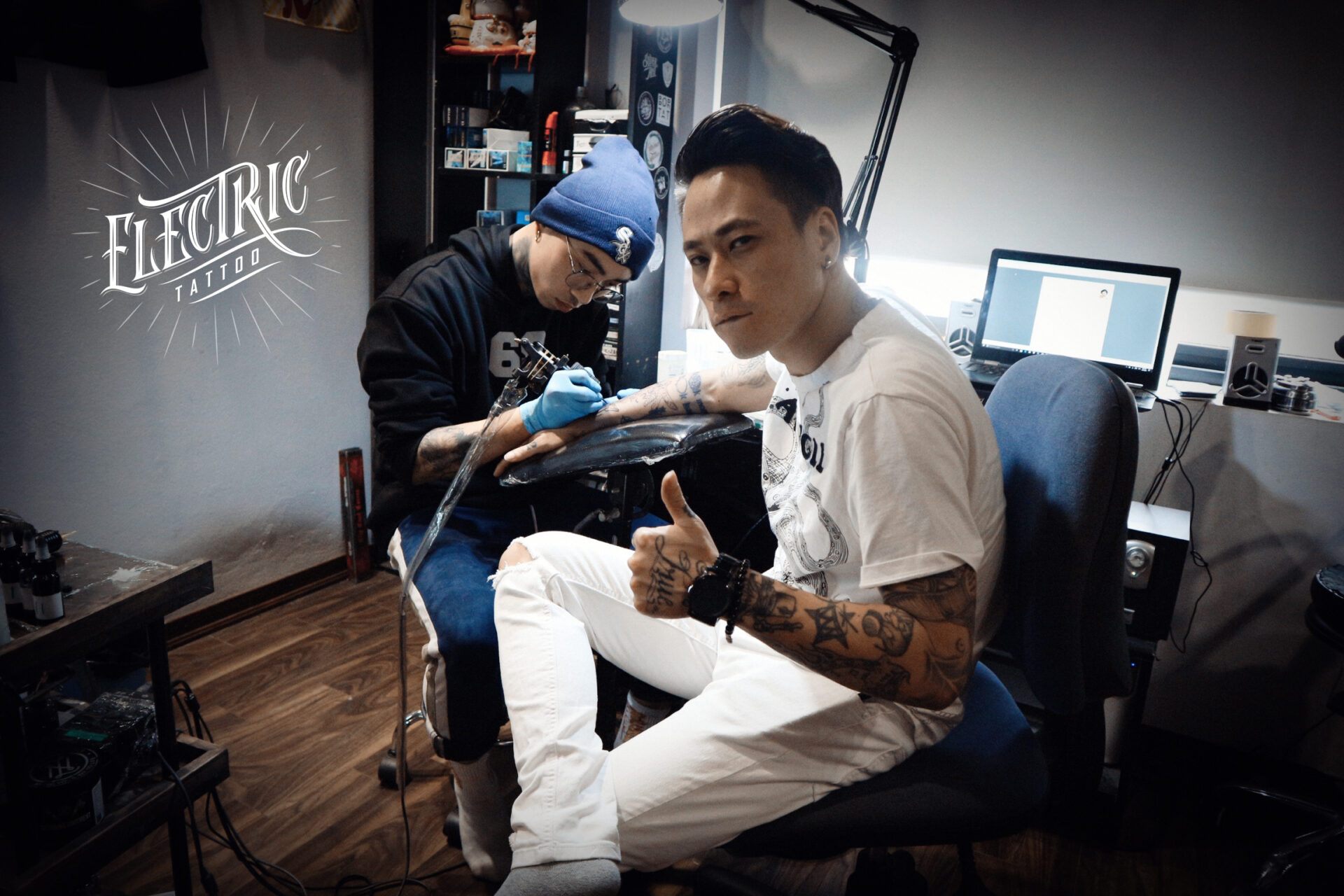 DJ Minh Trí đi xăm tại Electric Tattoo 